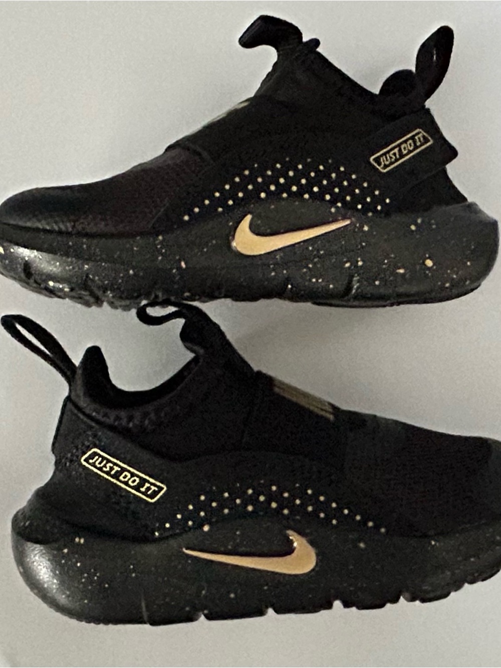 New Adorable Nike Flex Runner 4 Little Boy’s Athletic Shoes Size 5C Black/Gold